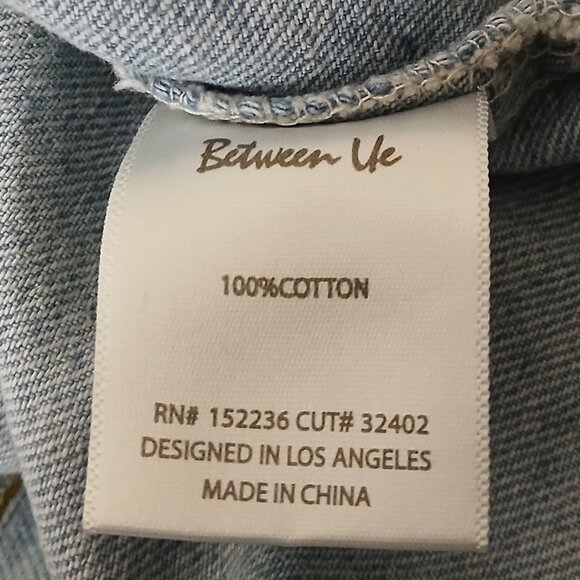 Between Us Jean Jacket 1X Cropped Distressed Ripped Light Wash Denim - Picture 9 of 10